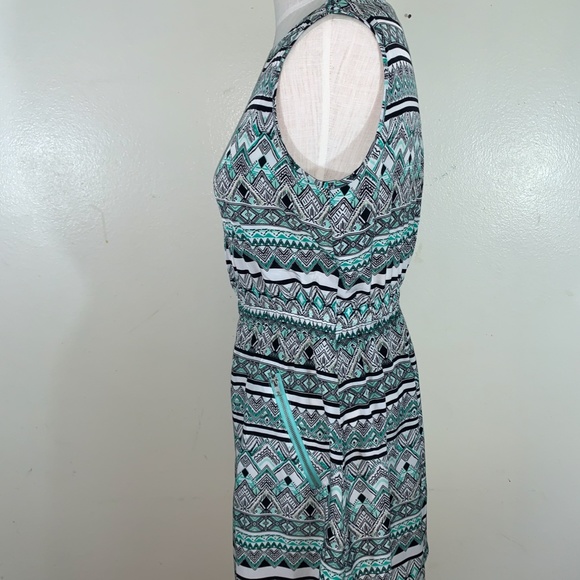 Patterned Dress - Picture 5 of 6